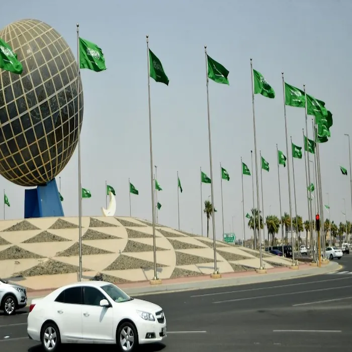 الاتجار بالكائنات الفطرية المهددة بالانقراض ومنتجاتها